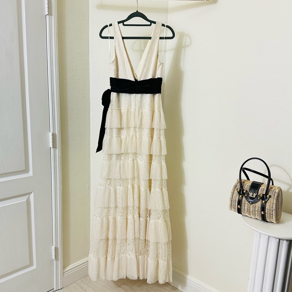 BCBGMaxAzria Tiered offwhite Wedding Dress